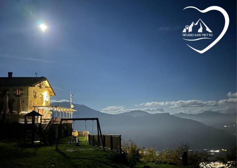 TREKKING SOTTO LE STELLE